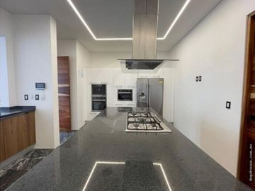 Casa en venta en Lomas Quebradas