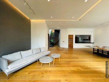 Casa en venta en Lomas Quebradas