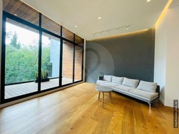 Casa en venta en Lomas Quebradas