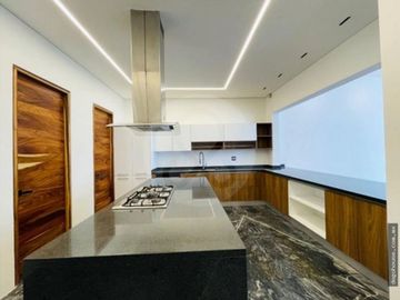 Casa en venta en Lomas Quebradas