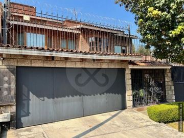 Casa en venta en Jardines en la Montaña