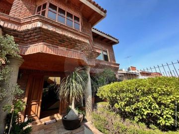 Casa en venta en Jardines en la Montaña