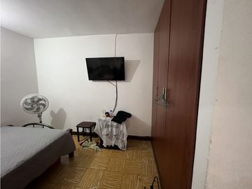 Venta de Edificio de Tres Pisos con Tres Apartamentos . B/ Belisario C