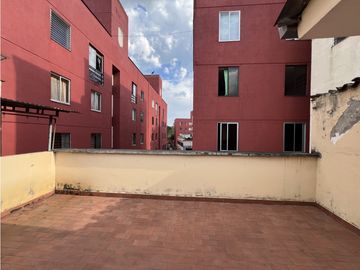 Venta de Edificio de Tres Pisos con Tres Apartamentos . B/ Belisario C