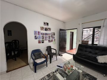 Venta de Edificio de Tres Pisos con Tres Apartamentos . B/ Belisario C