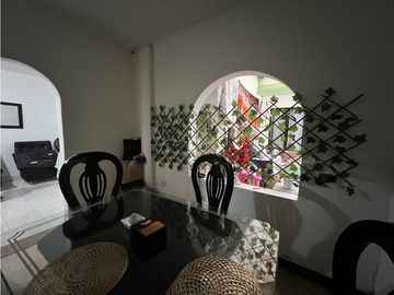 Venta de Edificio de Tres Pisos con Tres Apartamentos . B/ Belisario C