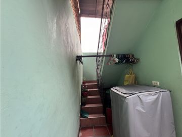Venta de Edificio de Tres Pisos con Tres Apartamentos . B/ Belisario C