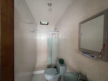 Venta de Edificio de Tres Pisos con Tres Apartamentos . B/ Belisario C