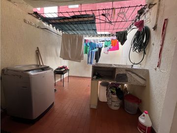 Venta de Edificio de Tres Pisos con Tres Apartamentos . B/ Belisario C
