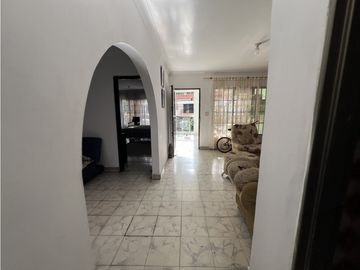 Venta de Edificio de Tres Pisos con Tres Apartamentos . B/ Belisario C