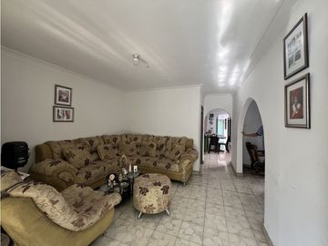 Venta de Edificio de Tres Pisos con Tres Apartamentos . B/ Belisario C