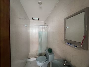 Venta de Edificio de Tres Pisos con Tres Apartamentos . B/ Belisario C
