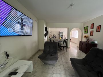 Venta de Edificio de Tres Pisos con Tres Apartamentos . B/ Belisario C