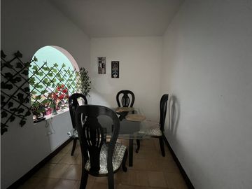 Venta de Edificio de Tres Pisos con Tres Apartamentos . B/ Belisario C