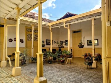 CASA  EN GIRARDOTA DE GRAN TAMAÑO Y POTENCIAL