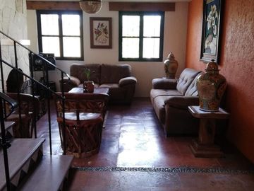 Amplia casa en Santa Ana Tlapaltitlan
