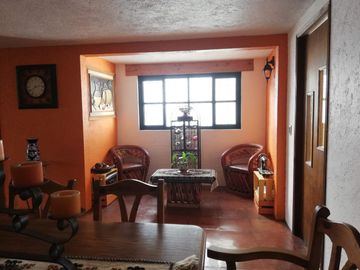 Amplia casa en Santa Ana Tlapaltitlan