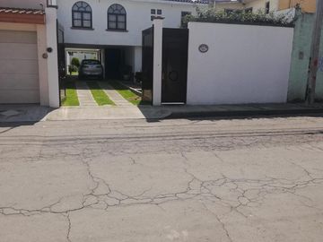 Amplia casa en Santa Ana Tlapaltitlan