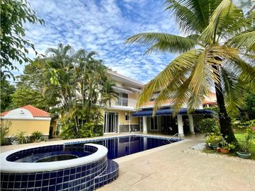 Se vende increíble casa en Camino de Cruces. (MM)