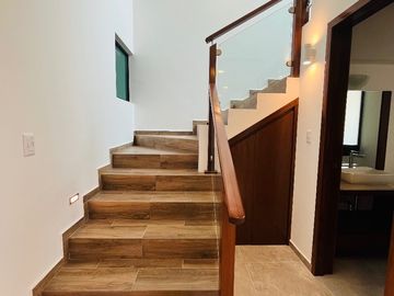 ELEGANTE CASA EN VENTA CON ACABADOS DE LUJO PARQUE NAYARIT