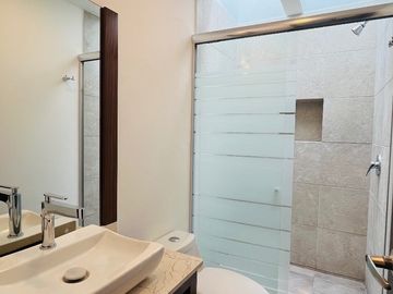ELEGANTE CASA EN VENTA CON ACABADOS DE LUJO PARQUE NAYARIT