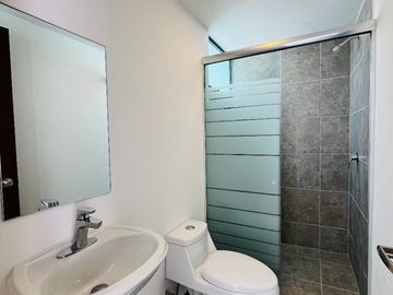 ELEGANTE CASA EN VENTA CON ACABADOS DE LUJO PARQUE NAYARIT