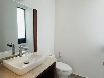 ELEGANTE CASA EN VENTA CON ACABADOS DE LUJO PARQUE NAYARIT