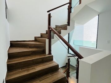 ELEGANTE CASA EN VENTA CON ACABADOS DE LUJO PARQUE NAYARIT