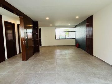 ELEGANTE CASA EN VENTA CON ACABADOS DE LUJO PARQUE NAYARIT