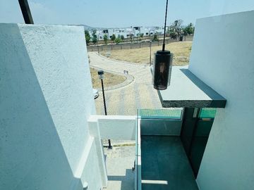 ELEGANTE CASA EN VENTA CON ACABADOS DE LUJO PARQUE NAYARIT