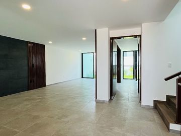 ELEGANTE CASA EN VENTA CON ACABADOS DE LUJO PARQUE NAYARIT