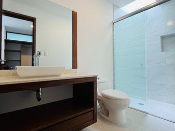 ELEGANTE CASA EN VENTA CON ACABADOS DE LUJO PARQUE NAYARIT