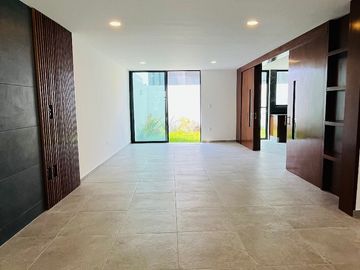ELEGANTE CASA EN VENTA CON ACABADOS DE LUJO PARQUE NAYARIT