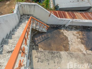 3 Bedroom Townhouse for sale in Nai Wiang, Phrae