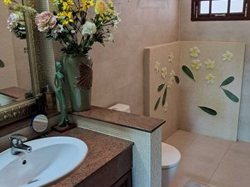 9 Bedroom Villa for sale in Nong Ngu Lueam, Nakhon Pathom