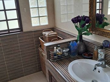 9 Bedroom Villa for sale in Nong Ngu Lueam, Nakhon Pathom