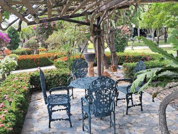 9 Bedroom Villa for sale in Nong Ngu Lueam, Nakhon Pathom