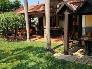 9 Bedroom Villa for sale in Nong Ngu Lueam, Nakhon Pathom