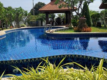 9 Bedroom Villa for sale in Nong Ngu Lueam, Nakhon Pathom