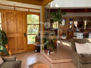 Casa en Venta en Av. Virginia Subercaseaux, Pirque
