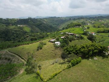VENTA de CASA CAMPESTRE en PEREIRA