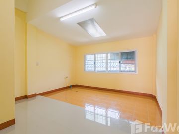 2 Bedroom Townhouse for sale in Mae Chua, Phrae
