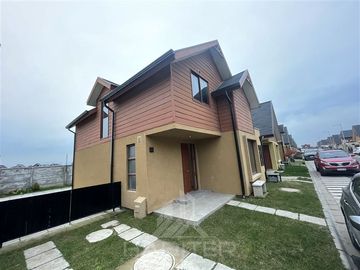 Casa en Venta en Condominio Neyen, Valles del country, Talca