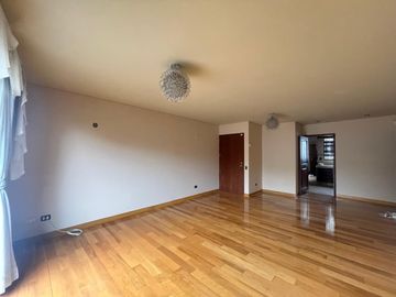 VENTA DE HERMOSO DUPLEX CON 2 COCHERAS EN URB. TAMBO DE MONTERRICO