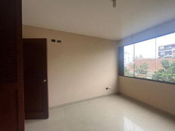 VENTA DE HERMOSO DUPLEX CON 2 COCHERAS EN URB. TAMBO DE MONTERRICO
