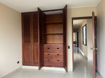 VENTA DE HERMOSO DUPLEX CON 2 COCHERAS EN URB. TAMBO DE MONTERRICO