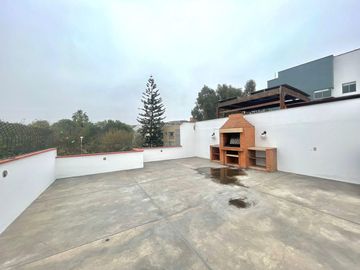 VENTA DE HERMOSO DUPLEX CON 2 COCHERAS EN URB. TAMBO DE MONTERRICO