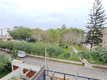 VENTA DE HERMOSO DUPLEX CON 2 COCHERAS EN URB. TAMBO DE MONTERRICO