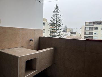 VENTA DE HERMOSO DUPLEX CON 2 COCHERAS EN URB. TAMBO DE MONTERRICO