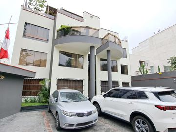 VENTA DE HERMOSO DUPLEX CON 2 COCHERAS EN URB. TAMBO DE MONTERRICO